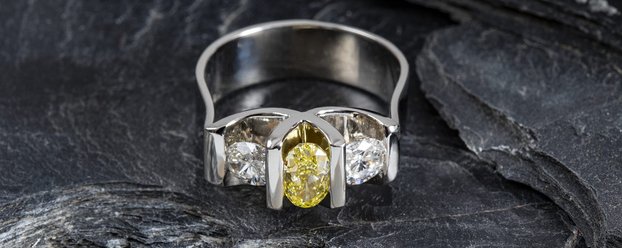 Anell diamant groc